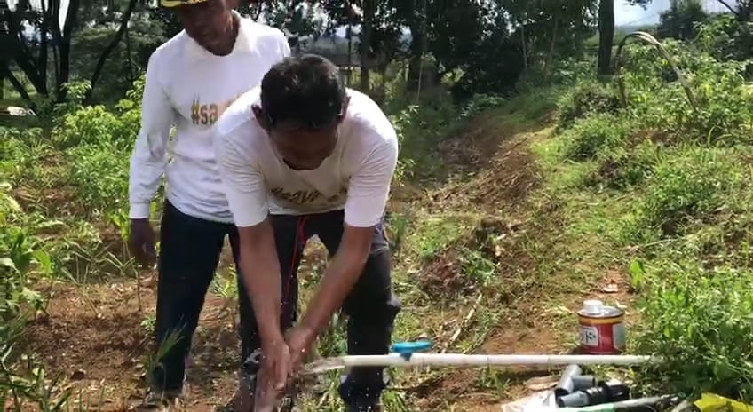 Pembangunan fasilitas tiga unit fasilitas mandi cuci kakus (MCK) bagi penyintas gempa Cianjur oleh relawan #SayaKejar