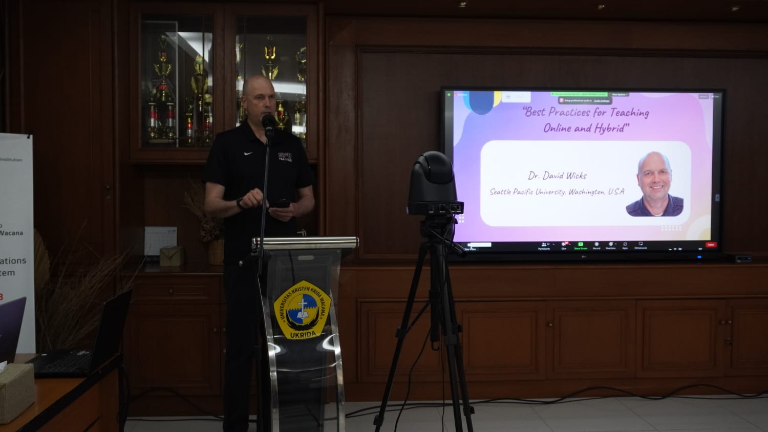 David Wicks, Visiting Professor dari Seattle Pacific University di Ukrida