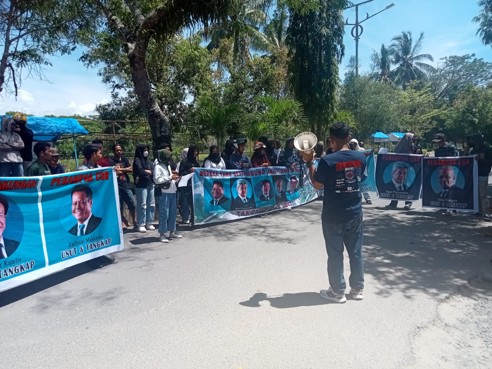 Aksi protes Forum Mahasiswa Bersatu Sulawesi Barat (Format Sulbar)