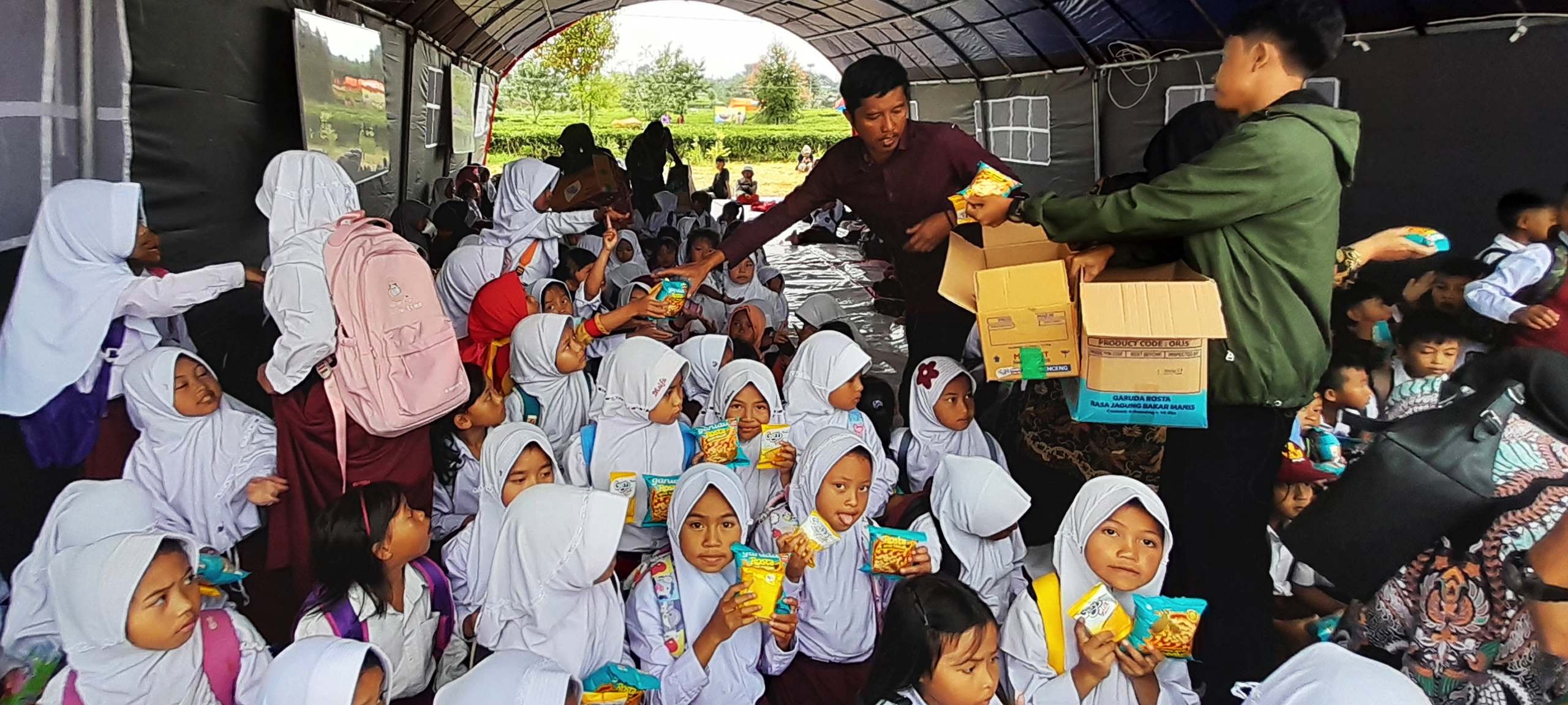 Garudafood Sehati berkolaborasi dengan Kampung Dongeng Indonesia (KaDo) menggelar kegiatan “Pendampingan Psikososial Gempa Cianjur 2022'.