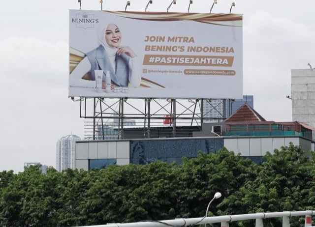 Baliho bertuliskan “Pilih Aurel #PastiSejahtera” tersebut menimbulkan beragam tanggapan dan spekulasi dari netizen di media sosial.