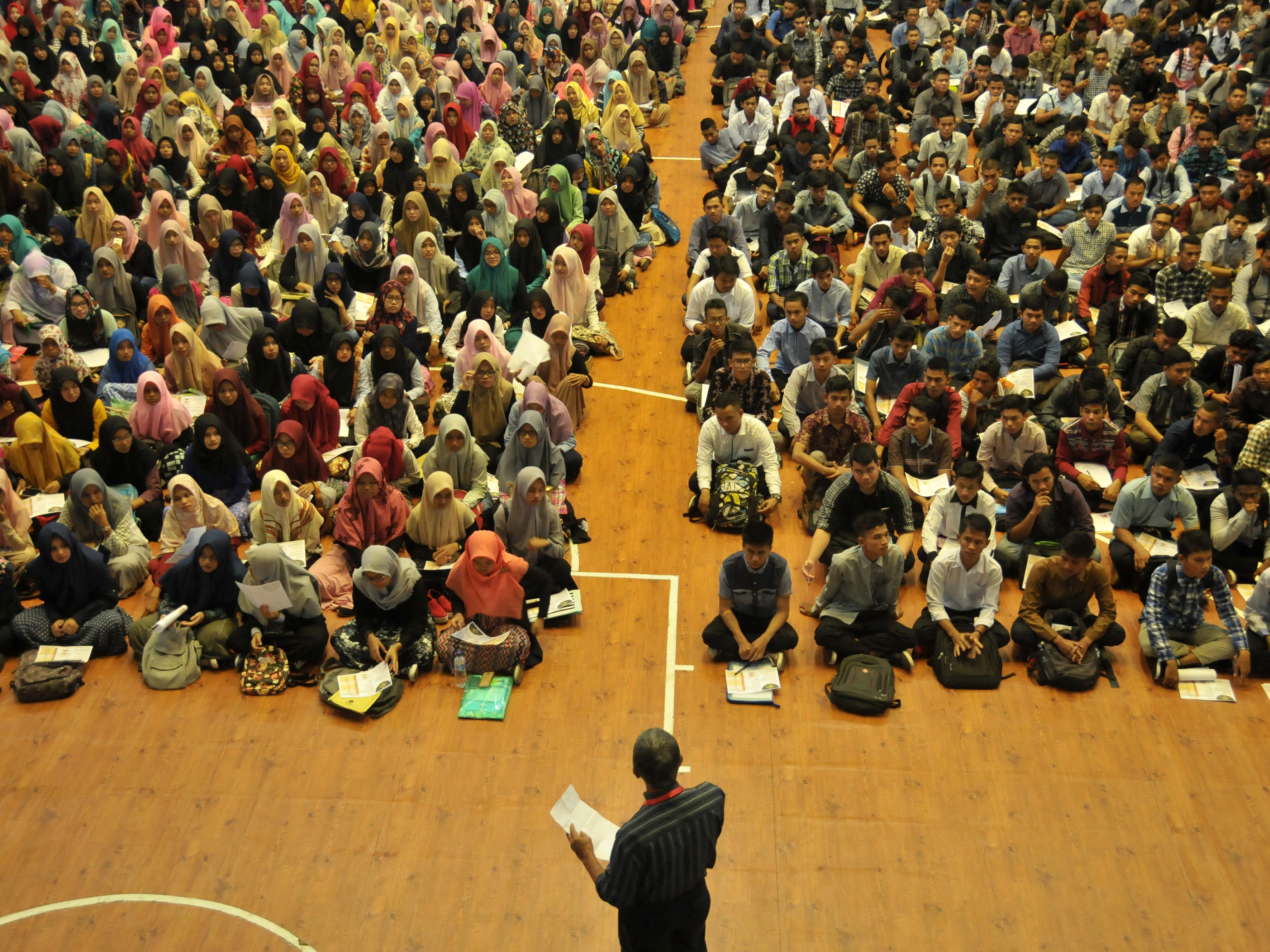 Sejumlah peserta lulus Seleksi Nasional Masuk Perguruan Tinggi Negeri (SNMPTN) atau lulus jalur undangan mengikuti arahan.