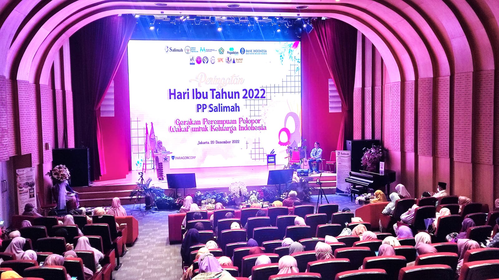 Ormas Persaudaraan Muslimah (Salimah) menggelar peringatan Hari Ibu di Jakarta, Selasa (20/12).