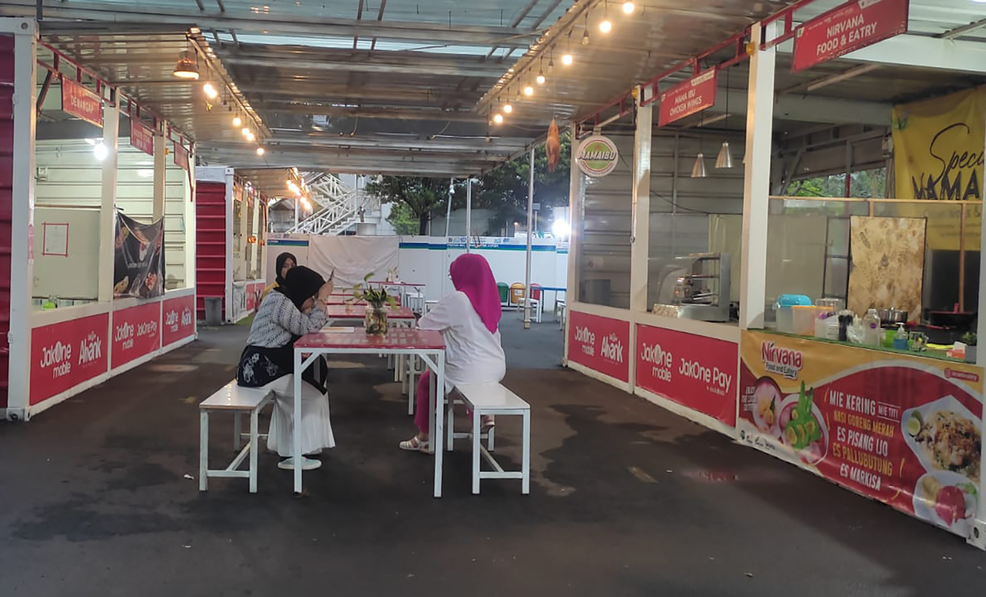 Ilustrasi. Suasana pusat kuliner UMKM di kawasan Thamrin, Jakarta Pusat,