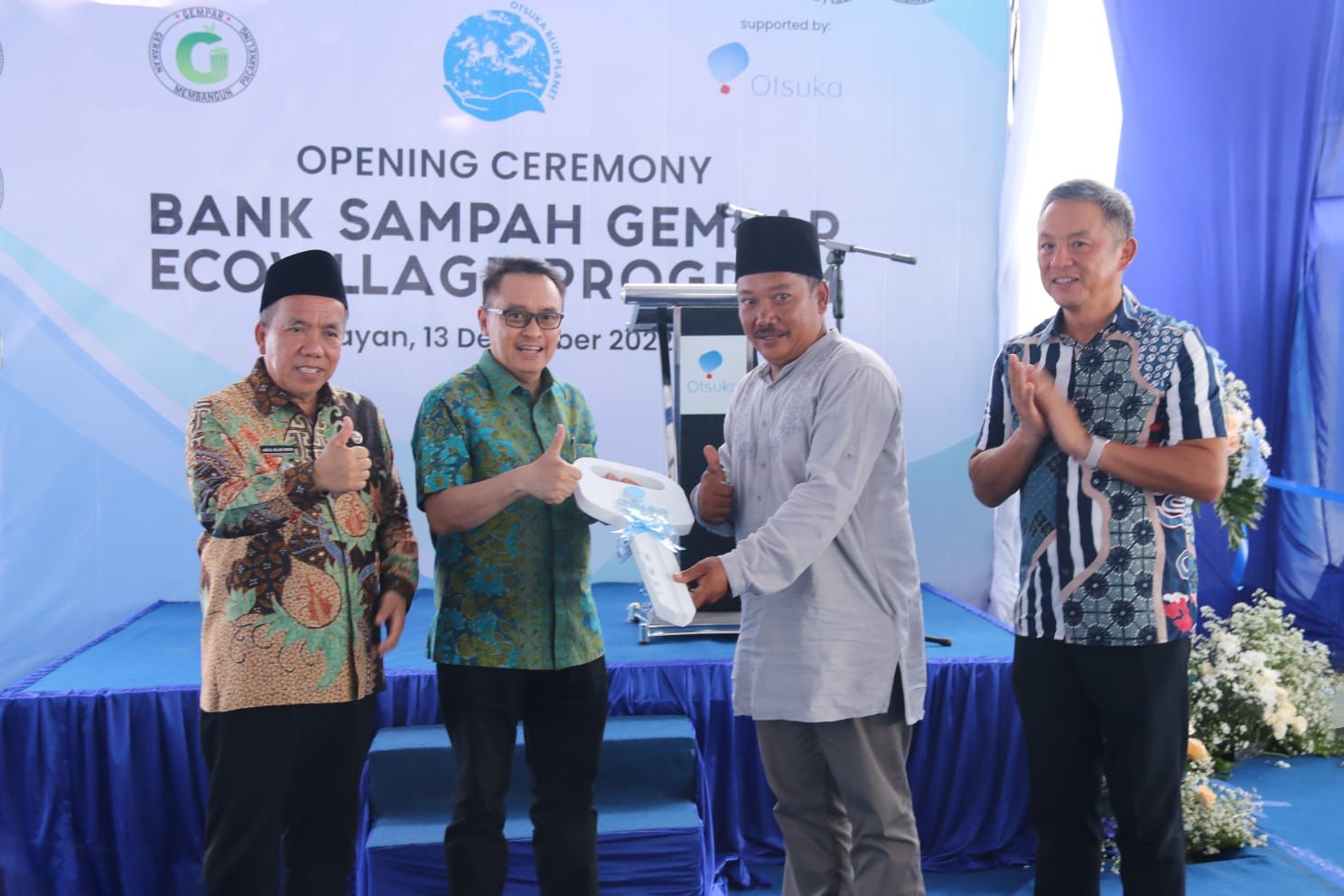 Acara pembukaan Bank Sampah GEMPAR dan Otsuka Eco Village di Kejayan, Pasuruan, Jawa Timur.