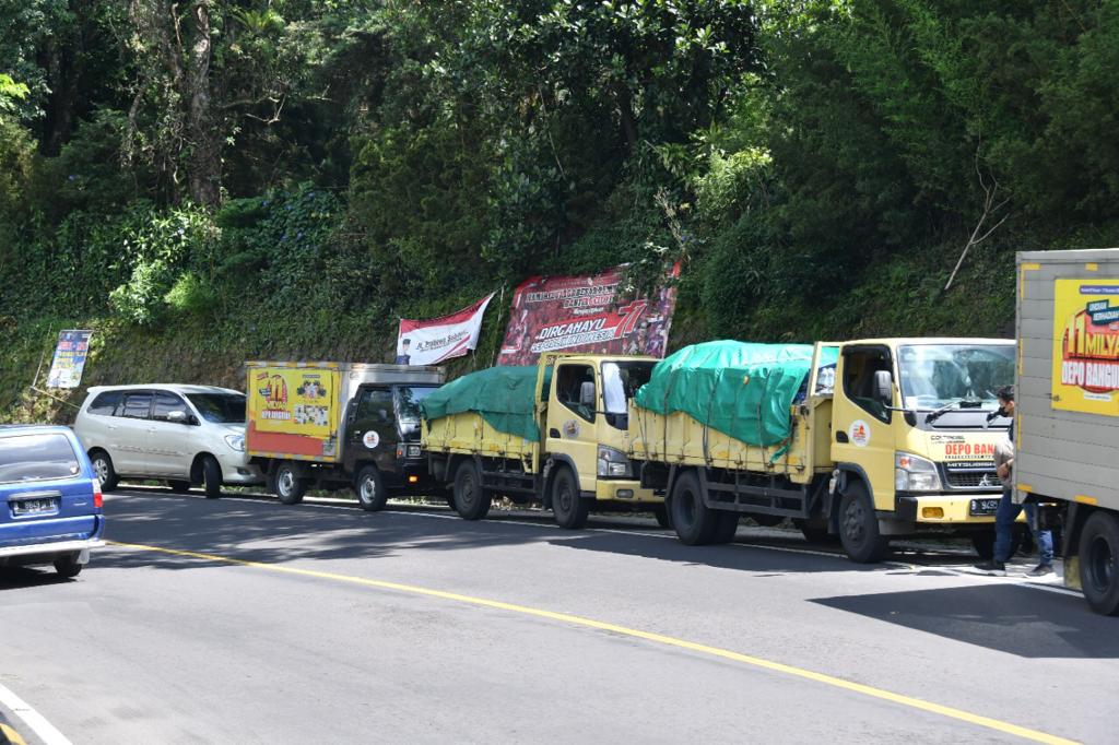 Depo Bangunan Bantu Korban Gempa di Cianjur
