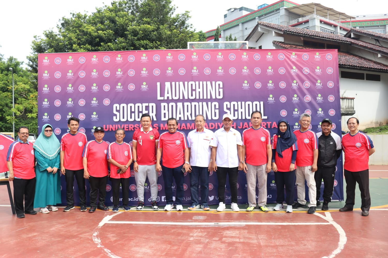 Peluncuran Soccer Boarding School Universitas Muhammadiyah Jakarta di Lapangan Green Park UMJ, Kamis (22/12).