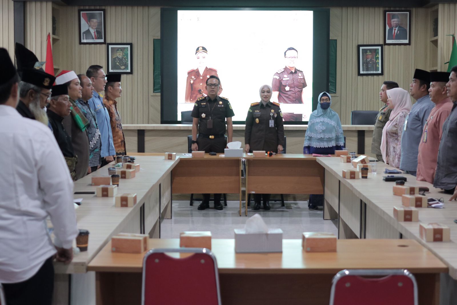 Kejari Batam menggelar Rapat Koordinasi Pengawasan Aliran Kepercayaan dan Keagamaan Masyarakat (Rakor Pakem), Senin (12/12/2022)