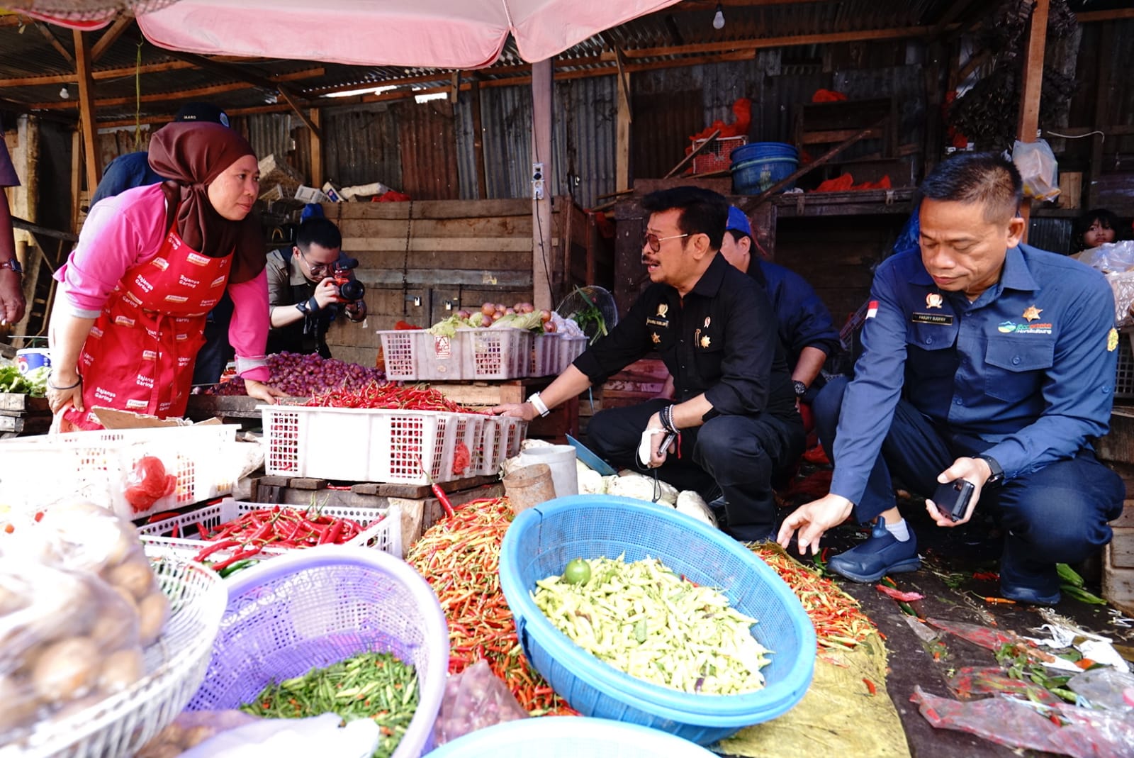 Mentan SYL meninjau harga kebutuhan pokok di Makassar, Sulsel