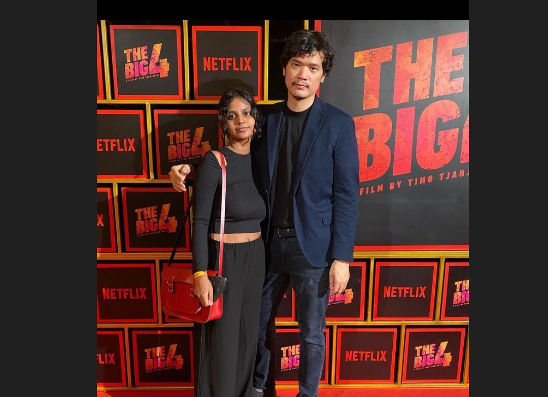 Sutradara Timo Tjahjanto (kanan)