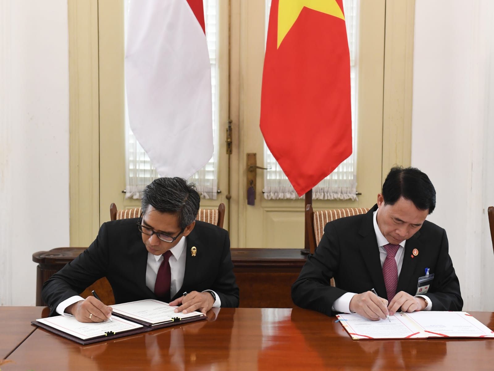 Penandatanganan kerja sama BNPT dengan Vietnam dalam mencegah terorisme.