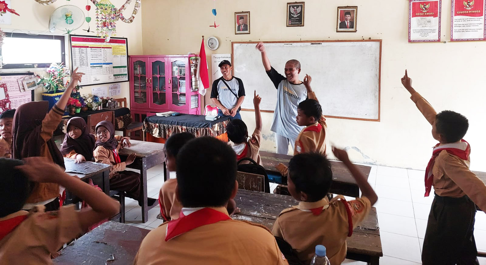 Trakindo Volunteers Mengajar (TVM) dilaksanakan di sejumlah sekiolah dasar dan SMP binaan Trakindo di seluruh Indonesia