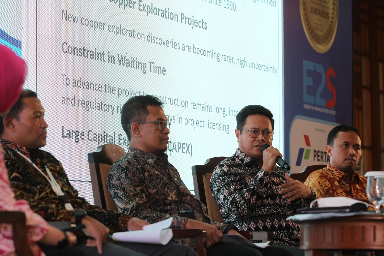 Presdir AMMAN Rachmat Makkasau paparkan transisi energi di tambang. 