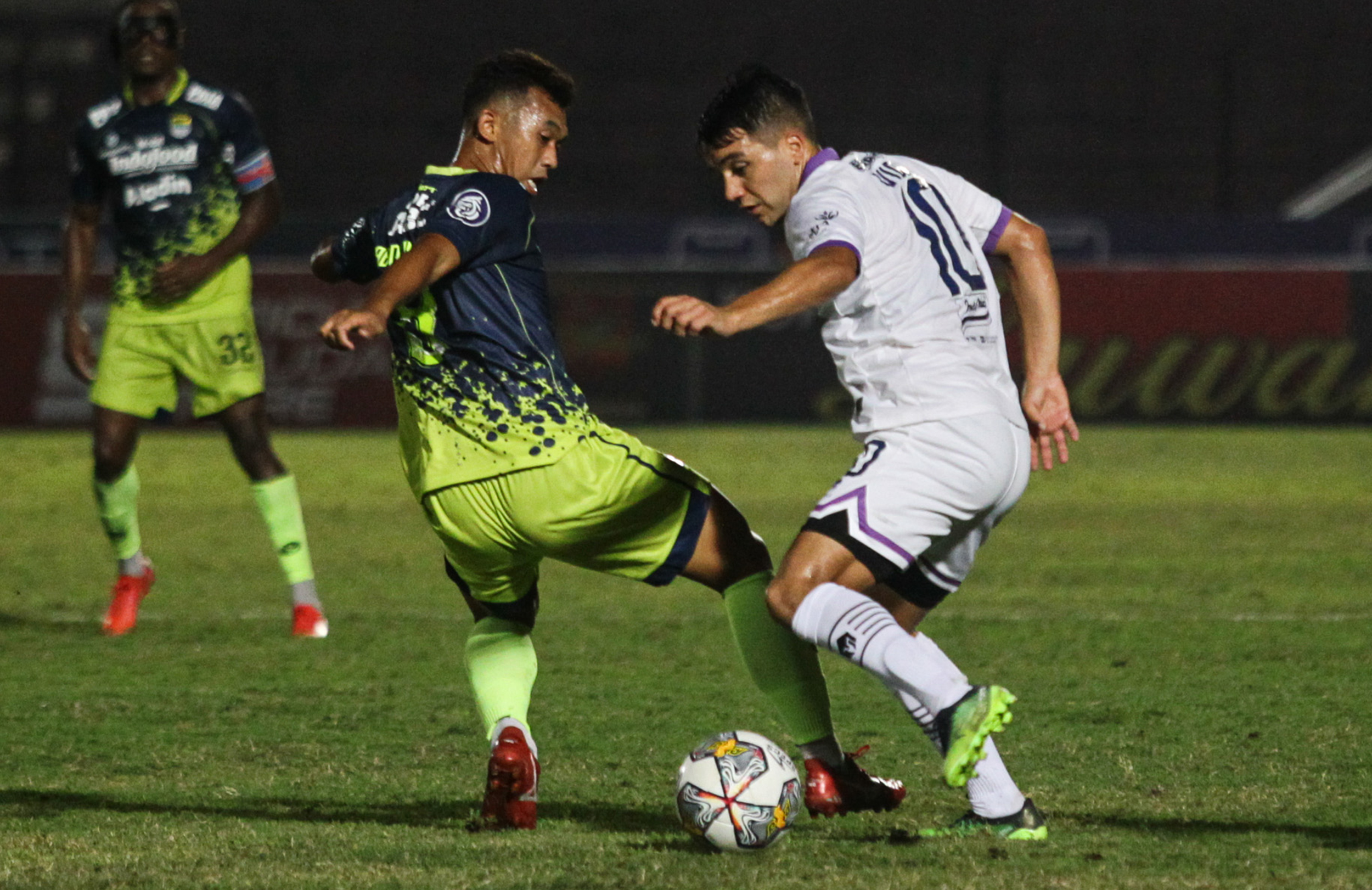 Gol Bunuh Diri Perpanjang Catatan Tak Terkalahkan Persib
