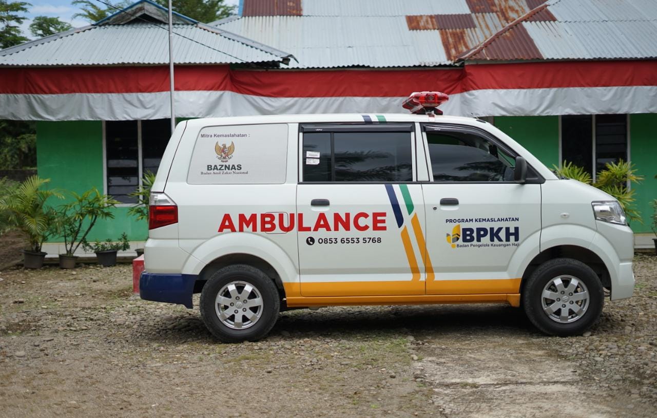 BPKH dan BAZNAS Salurkan Bantuan Ambulans dan Traktor di Kabupaten Pesisir Selatan