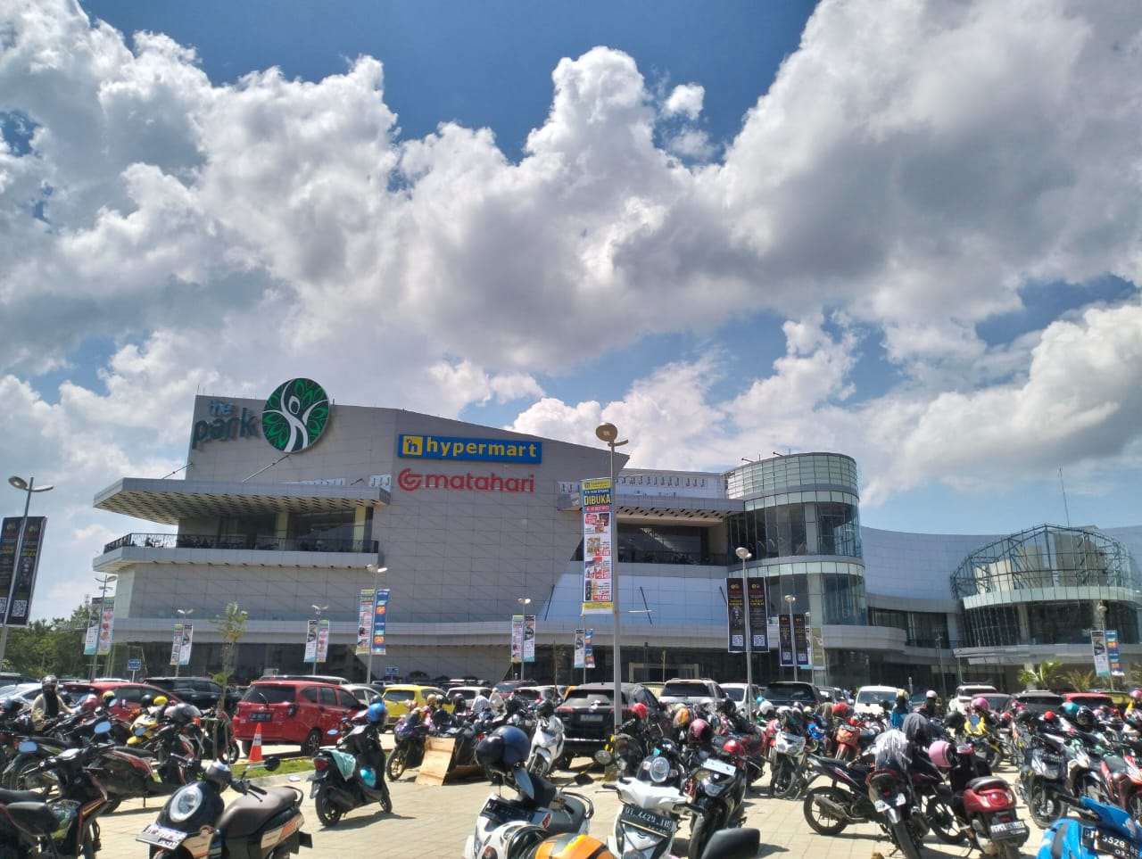 The Park Kendari, mal terbesar di Sulawesi Tenggara dibuka Gubernur Ali Mazi