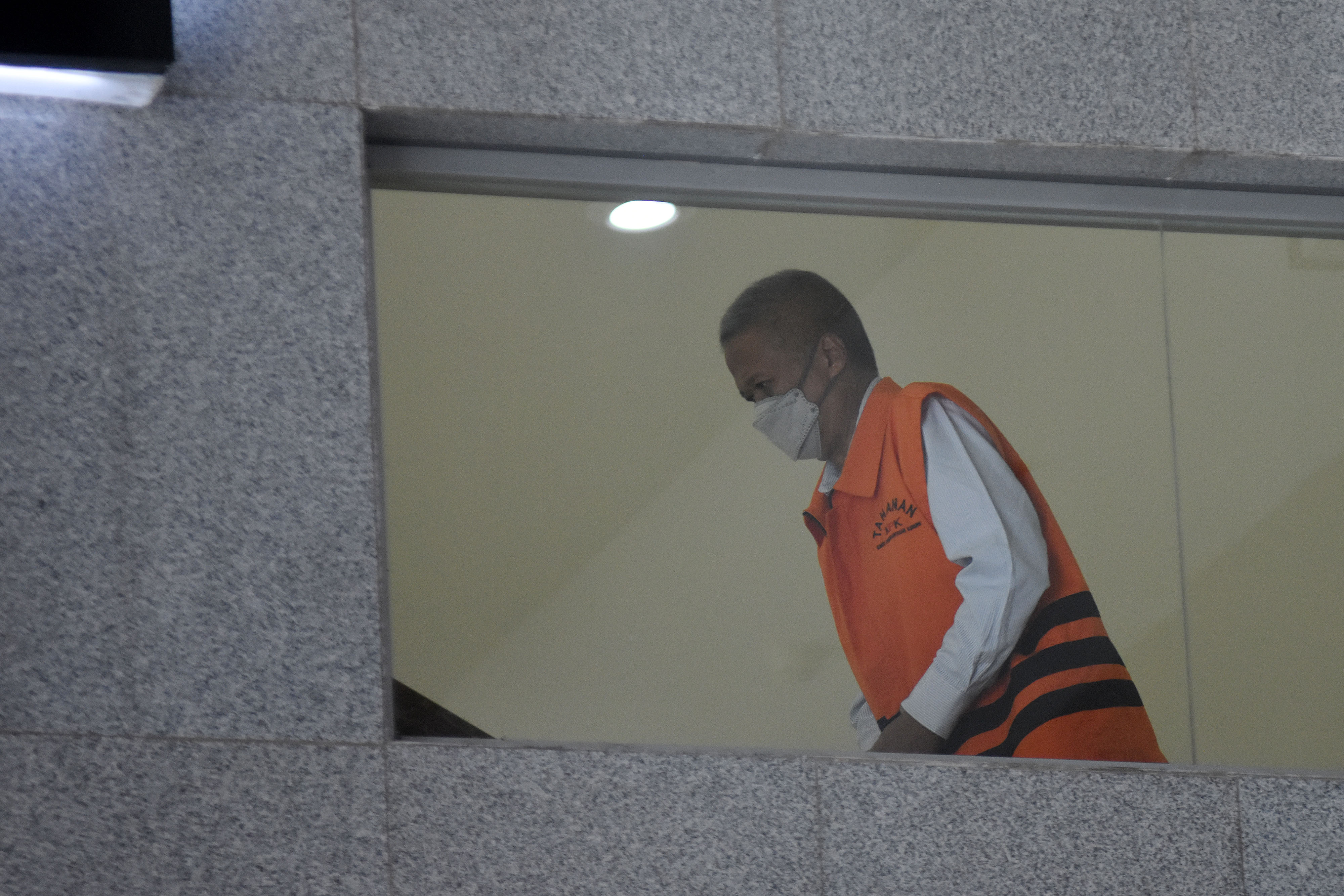 Tersangka Hakim Agung Sudrajad Dimyati tiba untuk menjalani pemeriksaan di Gedung Merah Putih KPK, Jakarta.