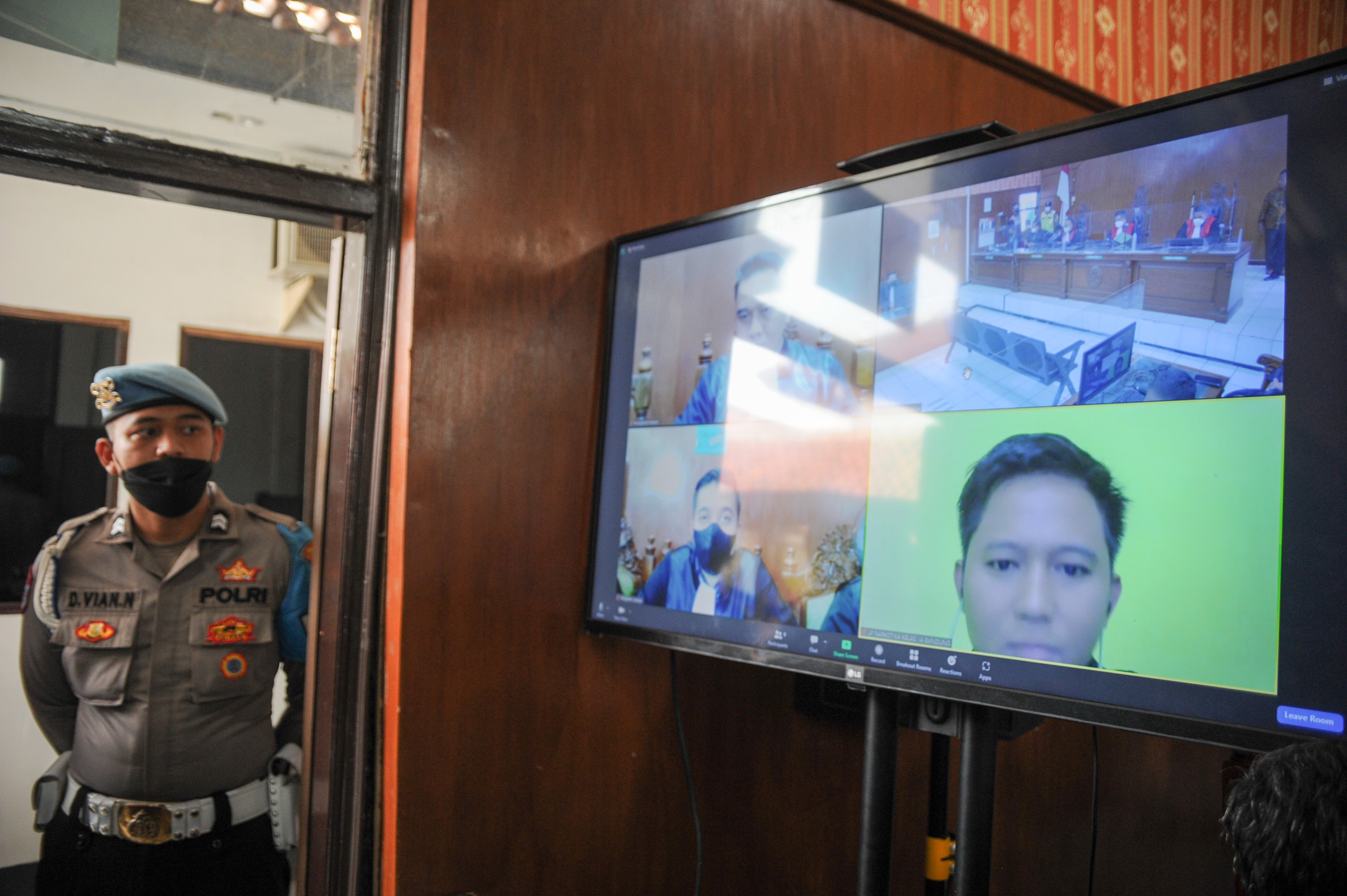 Sidang putusan kasus penipuan investasi binari opsi quotex dengan terdakwa Doni Salmanan di PN Bale, Bandung, Kamis (15/12).