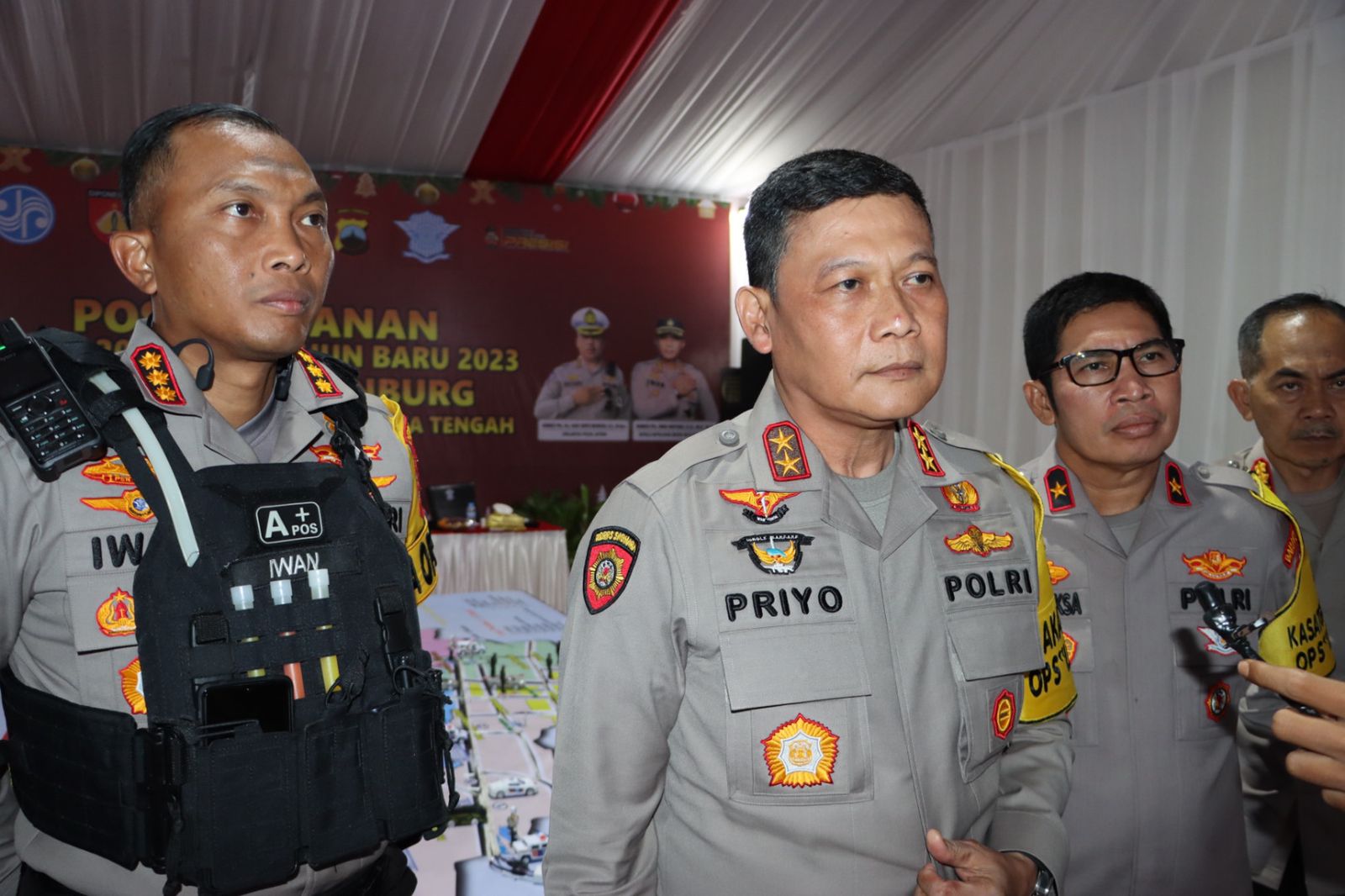 Kakor Sabhara Baharkam Polri Irjen Pol Priyo Widyanto memberikan penjelasan terkait pengamanan Nataru di Solo, Sabtu (24/12/2022)