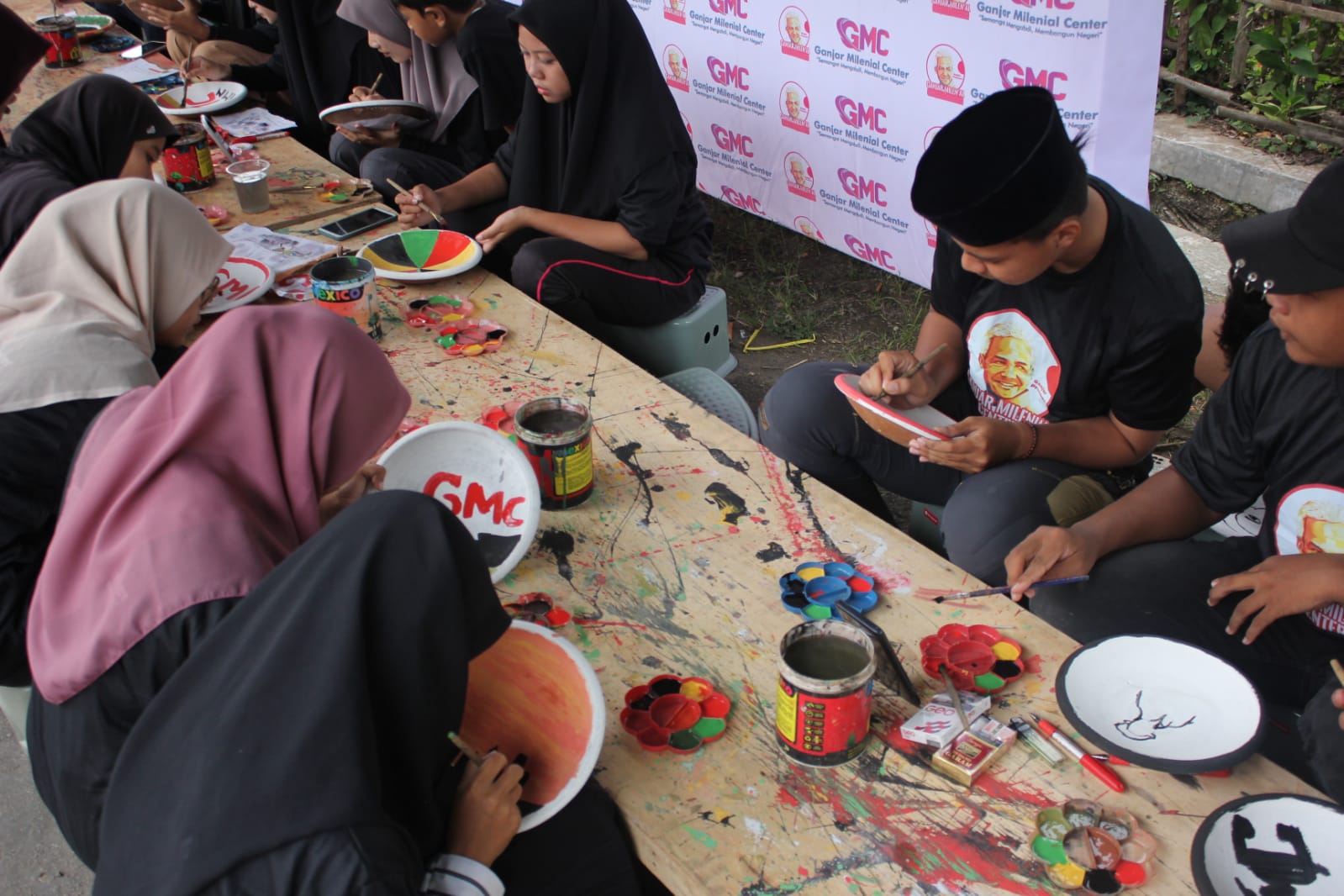 Kirab Budaya Tukar Ajang Cobek Desa Plumpungrejo' di Kampung Tembikar, Desa Plumpungrejo, Kecamatan Kademangan, Blitar, Jawa Timur, Minggu 