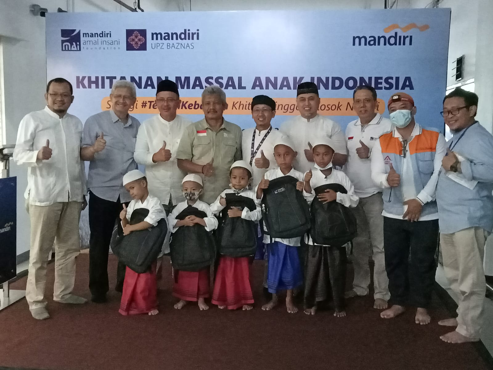 Laznas Mandiri Amal Insani (MAI) bekerja sama dengan Bank Mandiri kembali menggelar program Khitanan Massal Anak Indonesia di Jakarta.