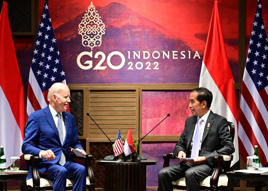 Pertemuan bilateral antara Presiden AS Joe Biden dan Presiden RI Joko Widodo di sela KTT G20 di Bali.  