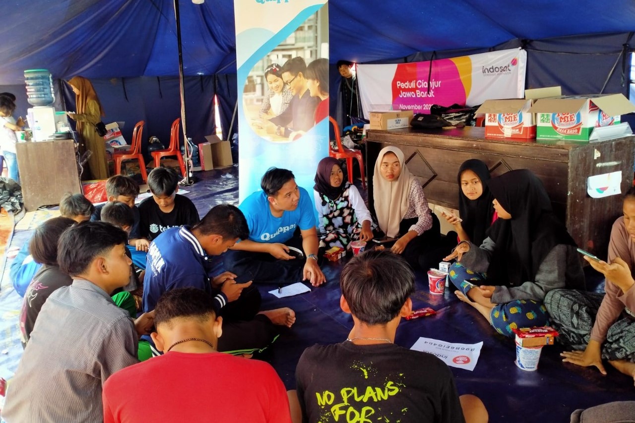 Anak-anak terdampak gempa Cianjur di wilayah Kecamatan Warungkondang dapat memanfaatkan akun pembelajaran Quipper Video.