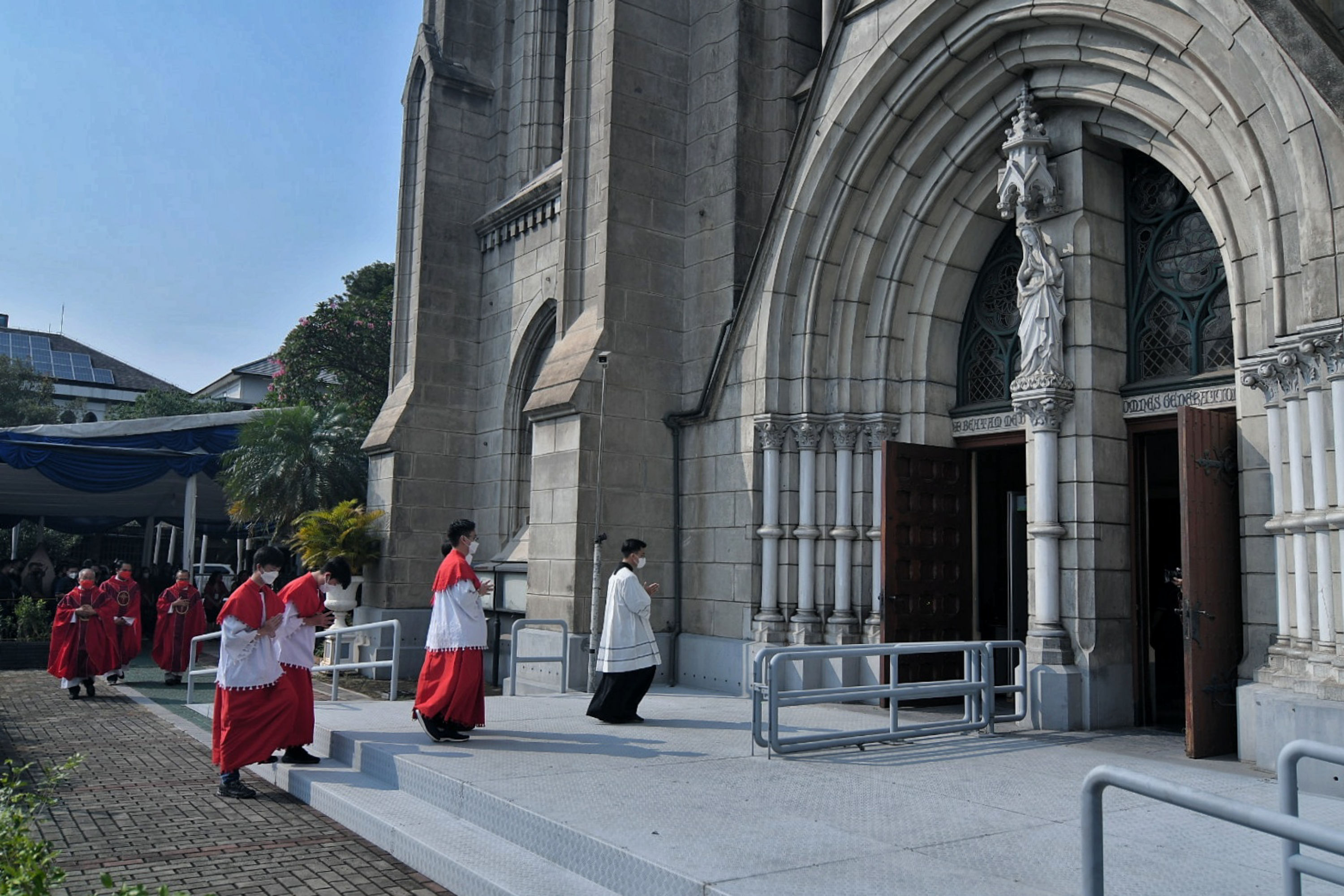 Gereja Katedral Jakarta saat melaksanakan Jumat Agung. 
