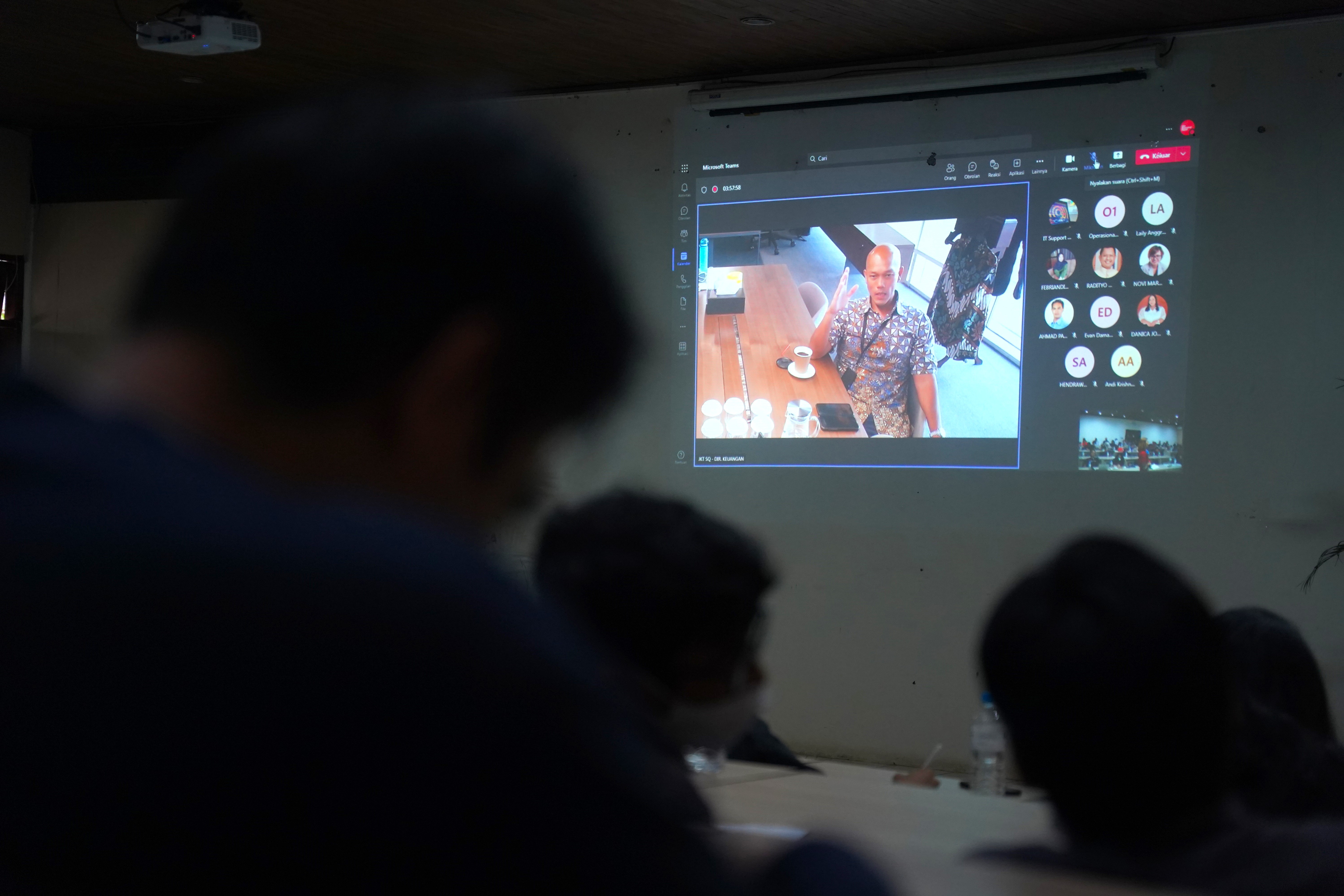 Direktur Keuangan dan Manajemen Risiko SIG, Andriano Hosny Panangian pada acara Media Sharing SIG yang+ secara virtual di Semarang