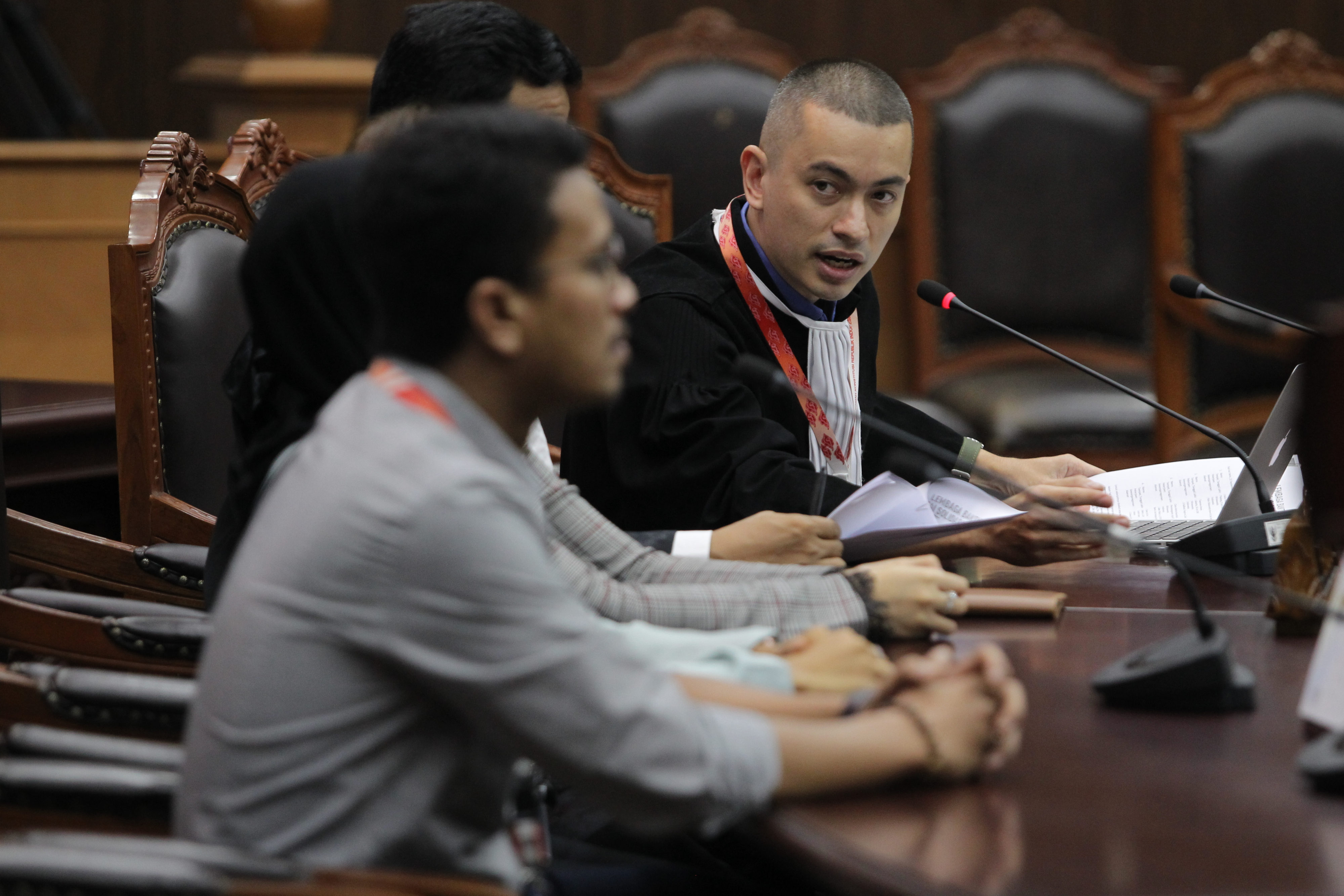 Politikus muda Rian Ernest (kanan)