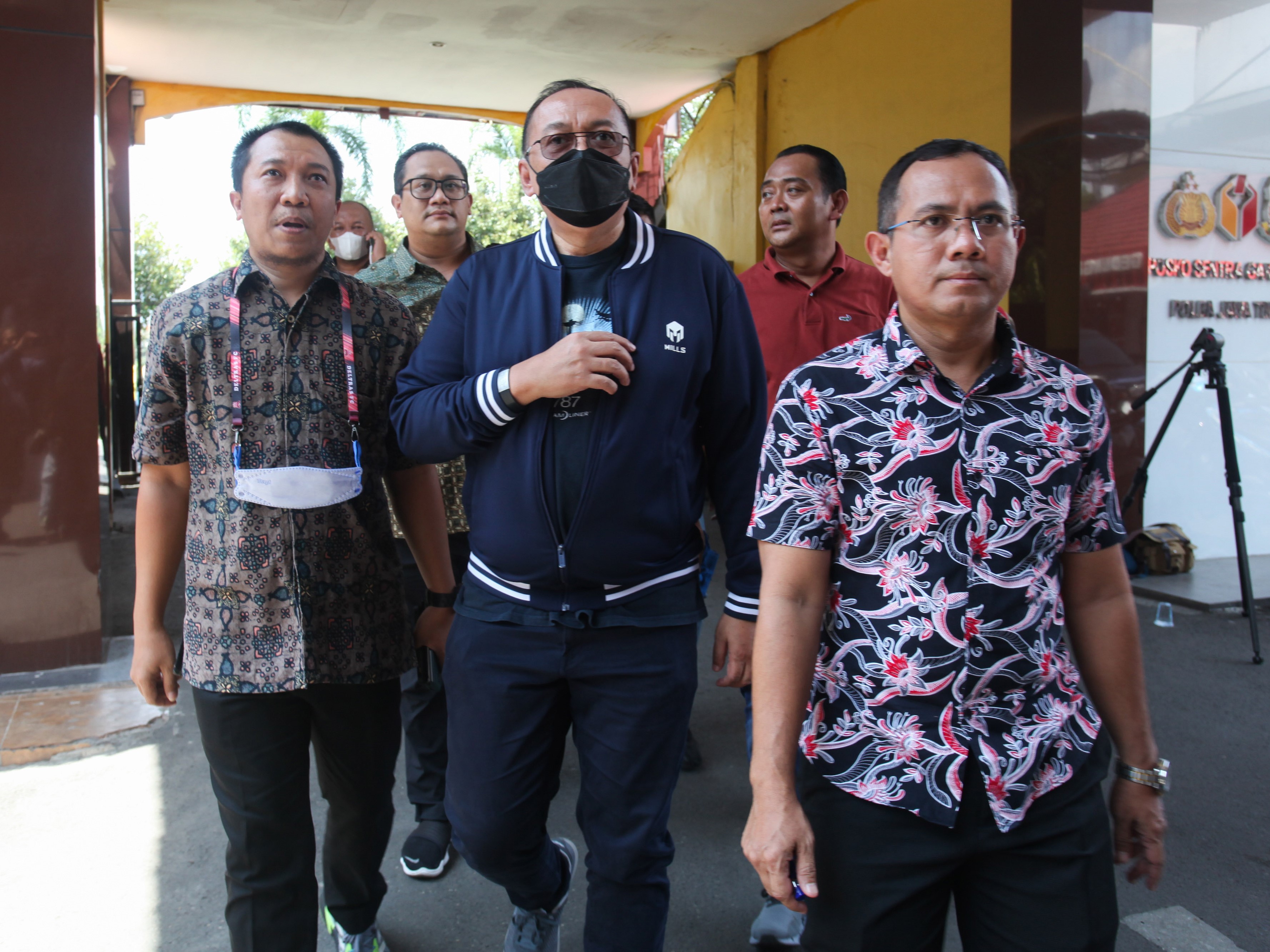 Akhmad Hadian Lukita (tengah).