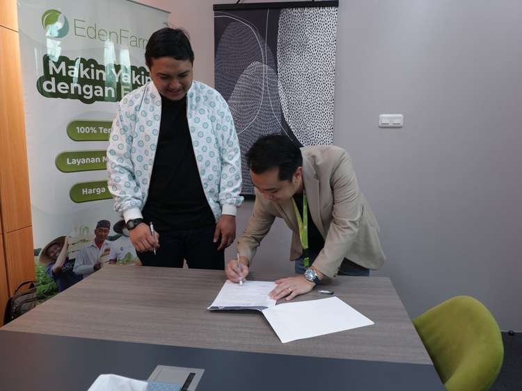 Penandatanganan nota kesepahan antara EdenFarm dan Alami sebagai bentuk awal kerjasama