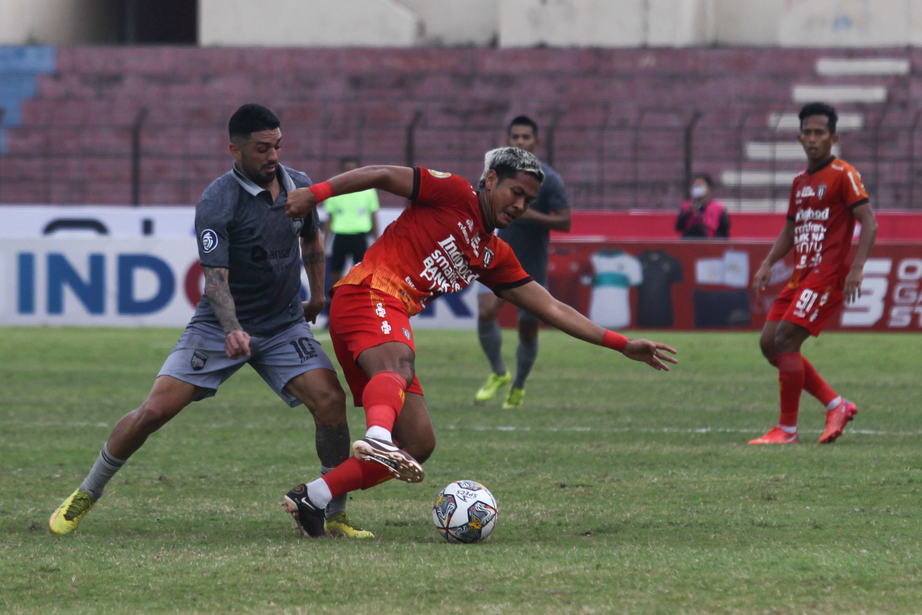 Pertandingan Liga 1 Indonesia.