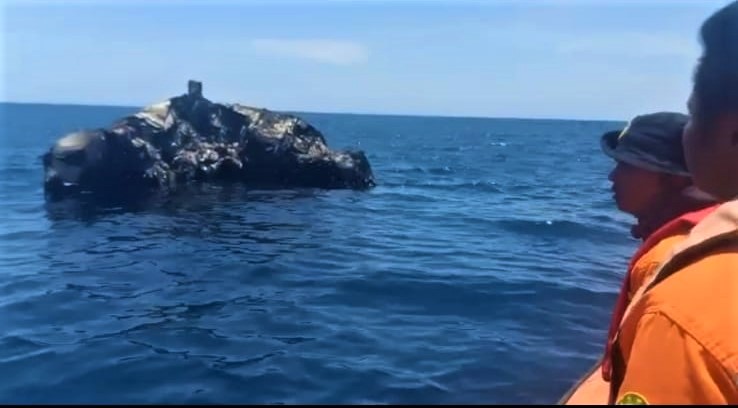 Bangkai Kapal Express Cantika 77 yang terbakar di perairan Kecamatan Amfoang Utara, Kabupaten Kupang, Nusa Tenggara Timur.