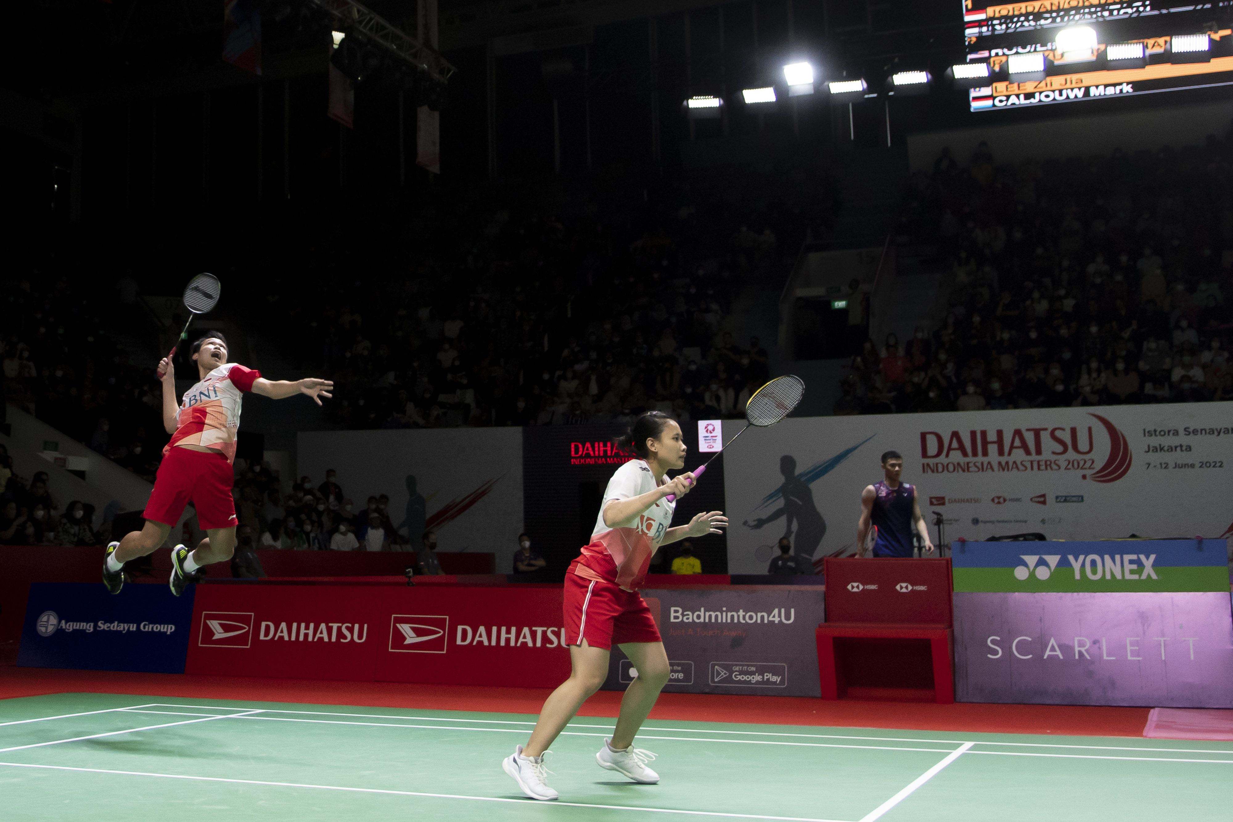 Ganda campuran Indonesia Rinov Rivaldy dan Pitha Haningtyas saat berlaga.