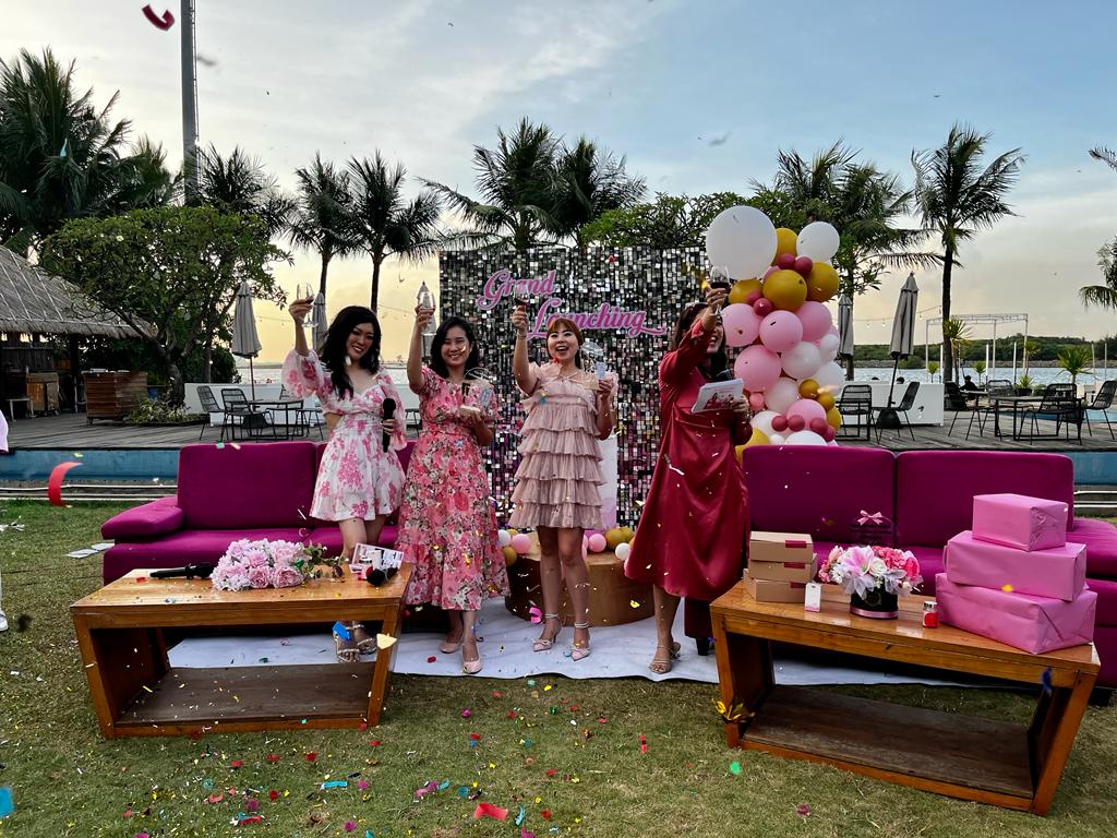 Acara peluncuran suplemen pelangsing herbal Yslim di Segarra Restaurant Ancol, Jakarta pada Kamis (15/12), 