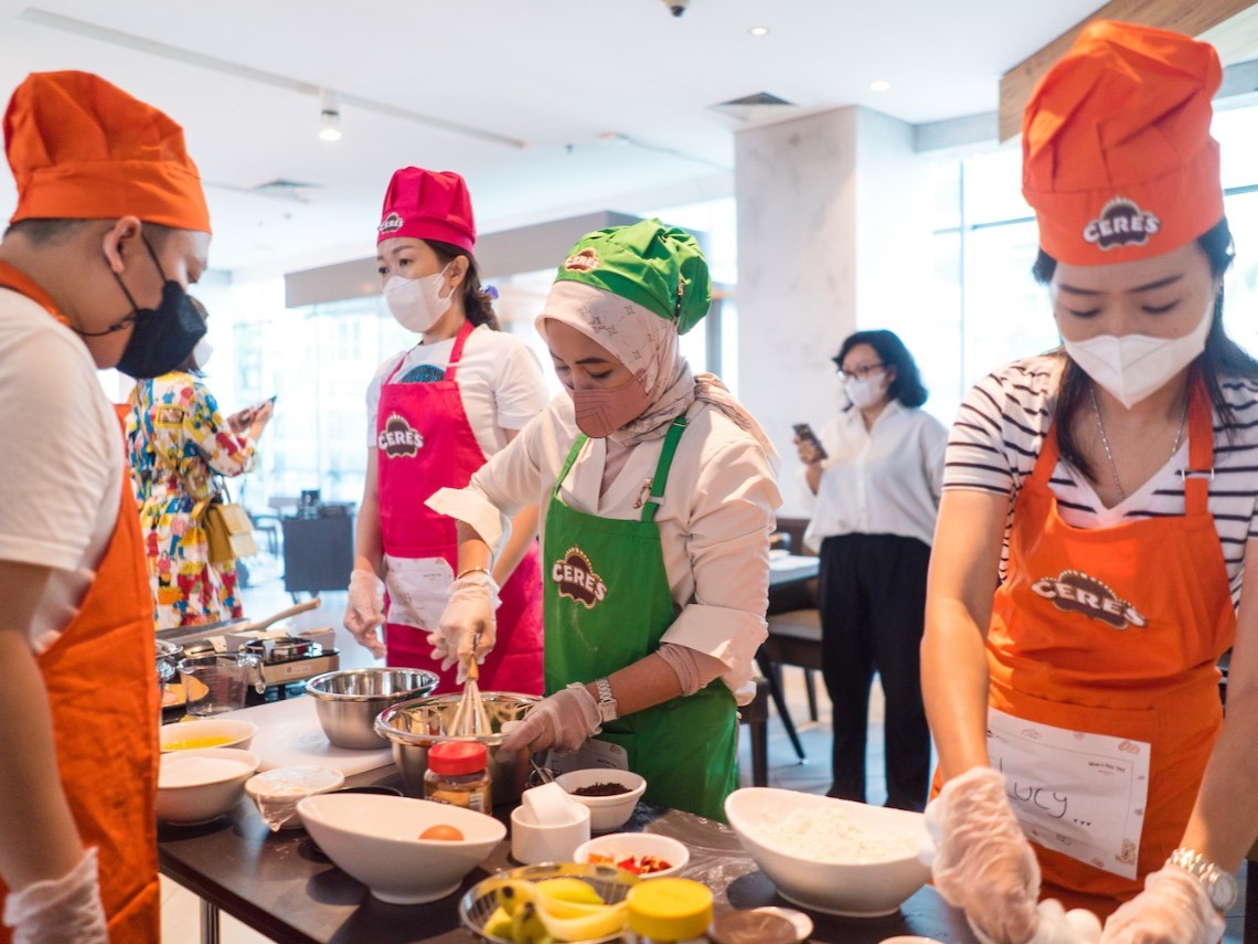 Dalam rangka menyambut Hari Ibu, acara cooking class bertajuk Mom's Day Out digelar dengan melibatkan 40 peserta.
