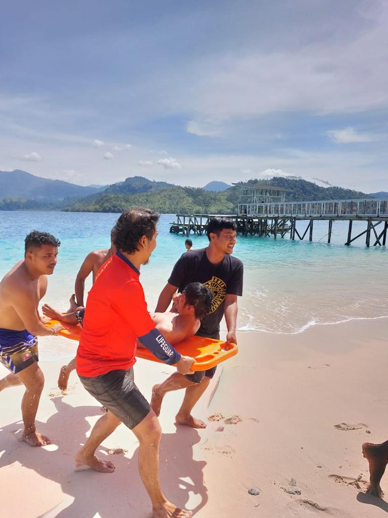 Pelatihan lifeguard bagi pemandu wisata di Kota Pariaman
