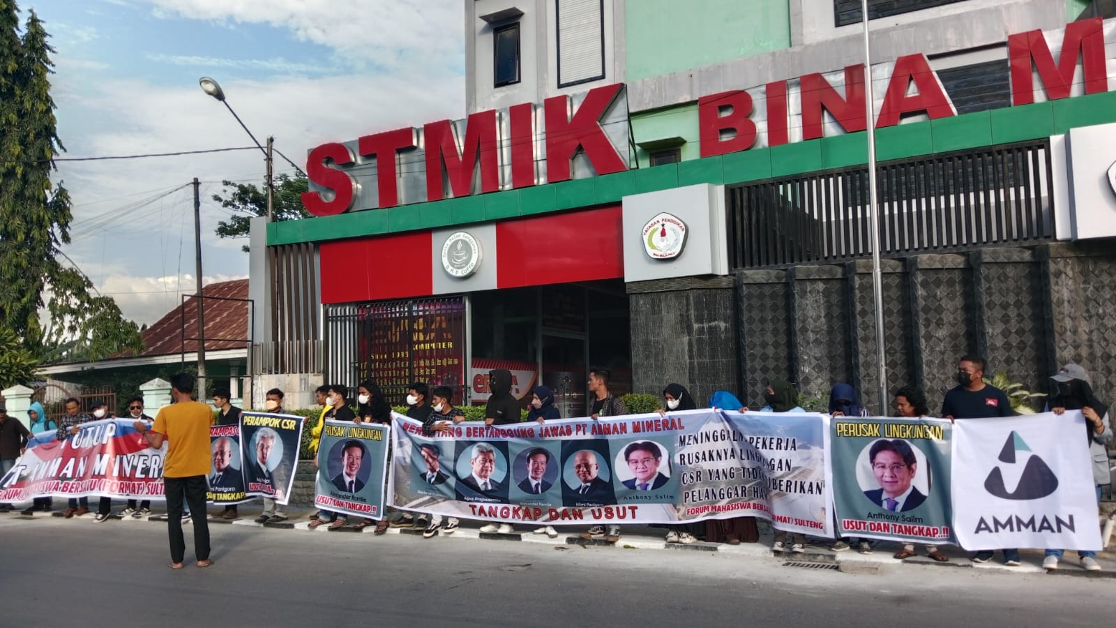 Aksi demonstrasi Forum Mahasiswa Bersatu Sulawesi Tengah (Format Sulteng)