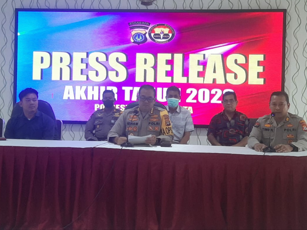 Kapolresta Yogyakarta, Kombes Idham Mahdi (tengah)