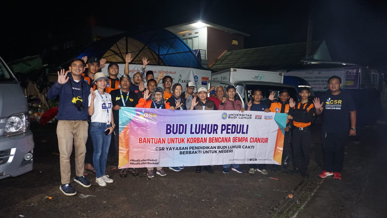 Tim CSR Budi Luhur memberikan bantuan kepada korban Gempa Cianjur