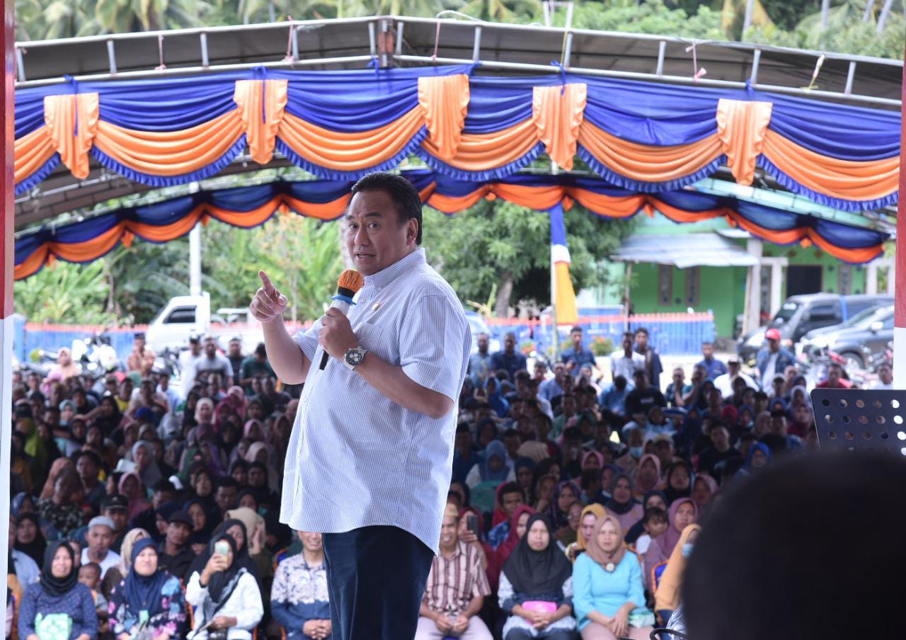 Wakil Ketua DPR RI Rachmat Gobel memanfaat masa reses dengan menjumpai konstituennya di Provinsi Gorontalo, Sabtu (24/12).
