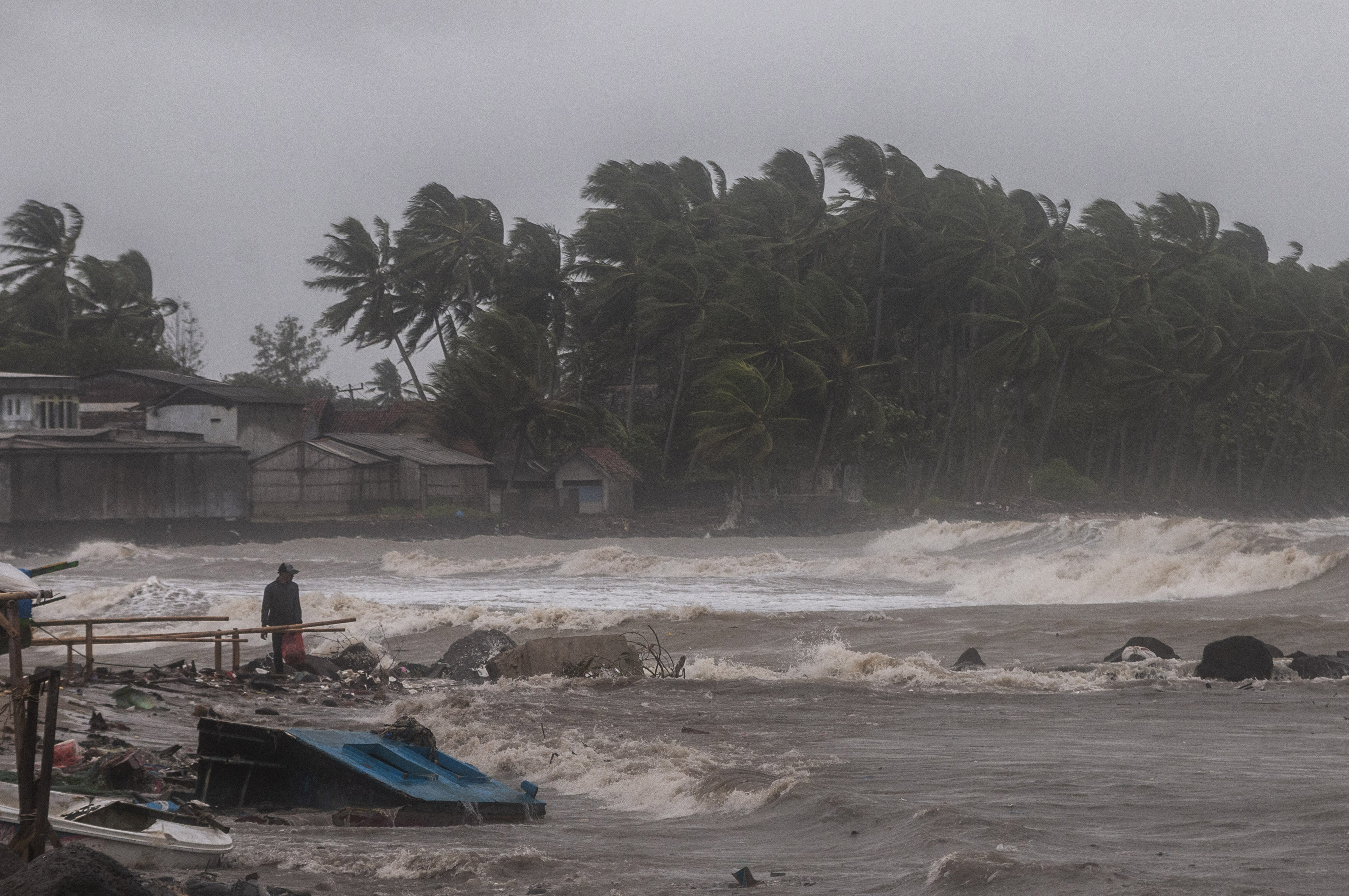 Waspadai Cuaca Ekstrem jika Berlibur Akhir Tahun di Banten