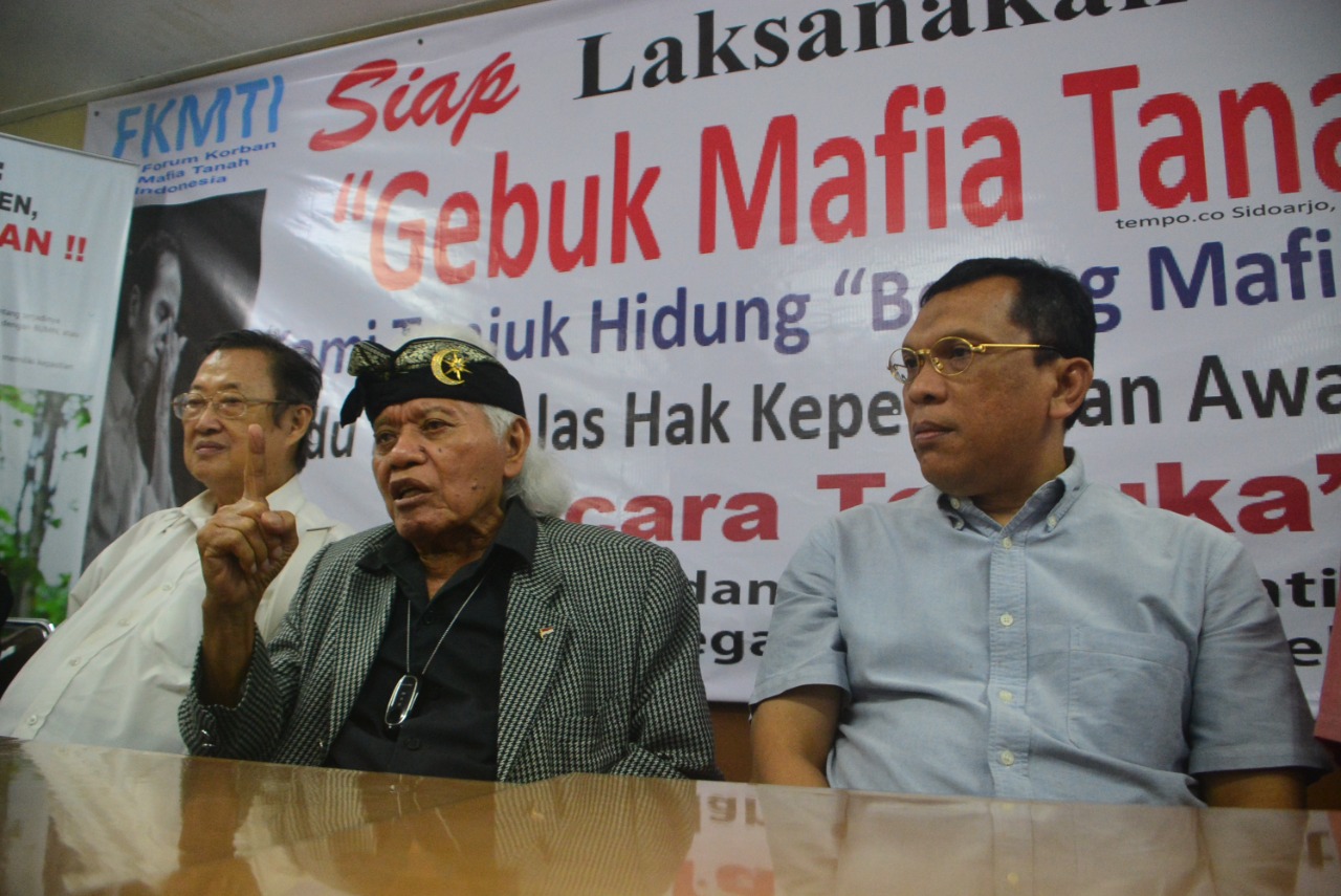 Ketua Umum Laskar Merah Putih Indonesia (LMPI), Mayjen TNI (Purn), Syamsu Djalal (tengah) dalam  Focus Group Discussion (FGD), Jumat (23/12)