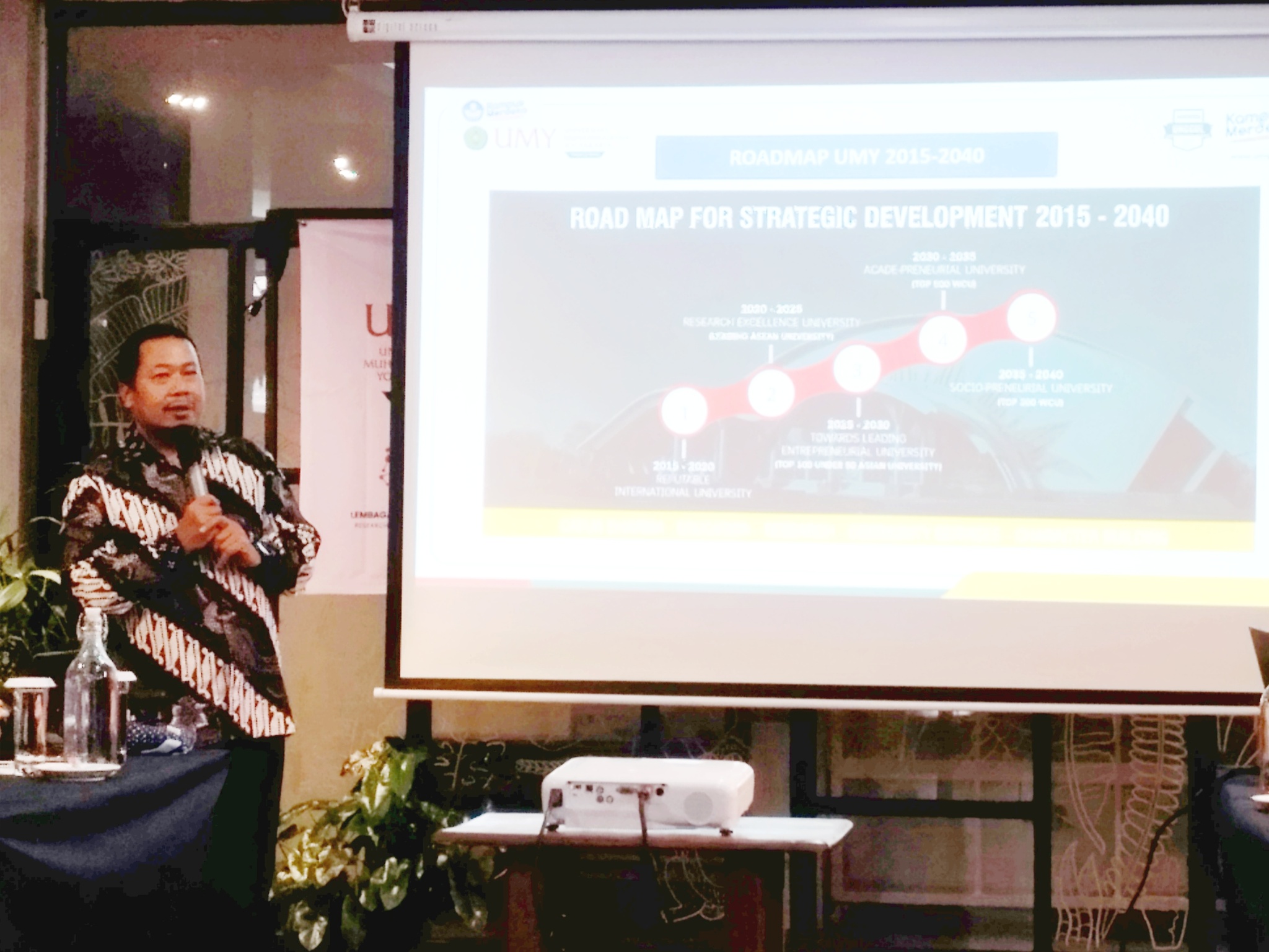 Wakil Rektor Bidang Akademik Universitas Muhammadiyah Yogyakarta Prof Sukamta saat menjelaskan rencana kerja riset 2023 