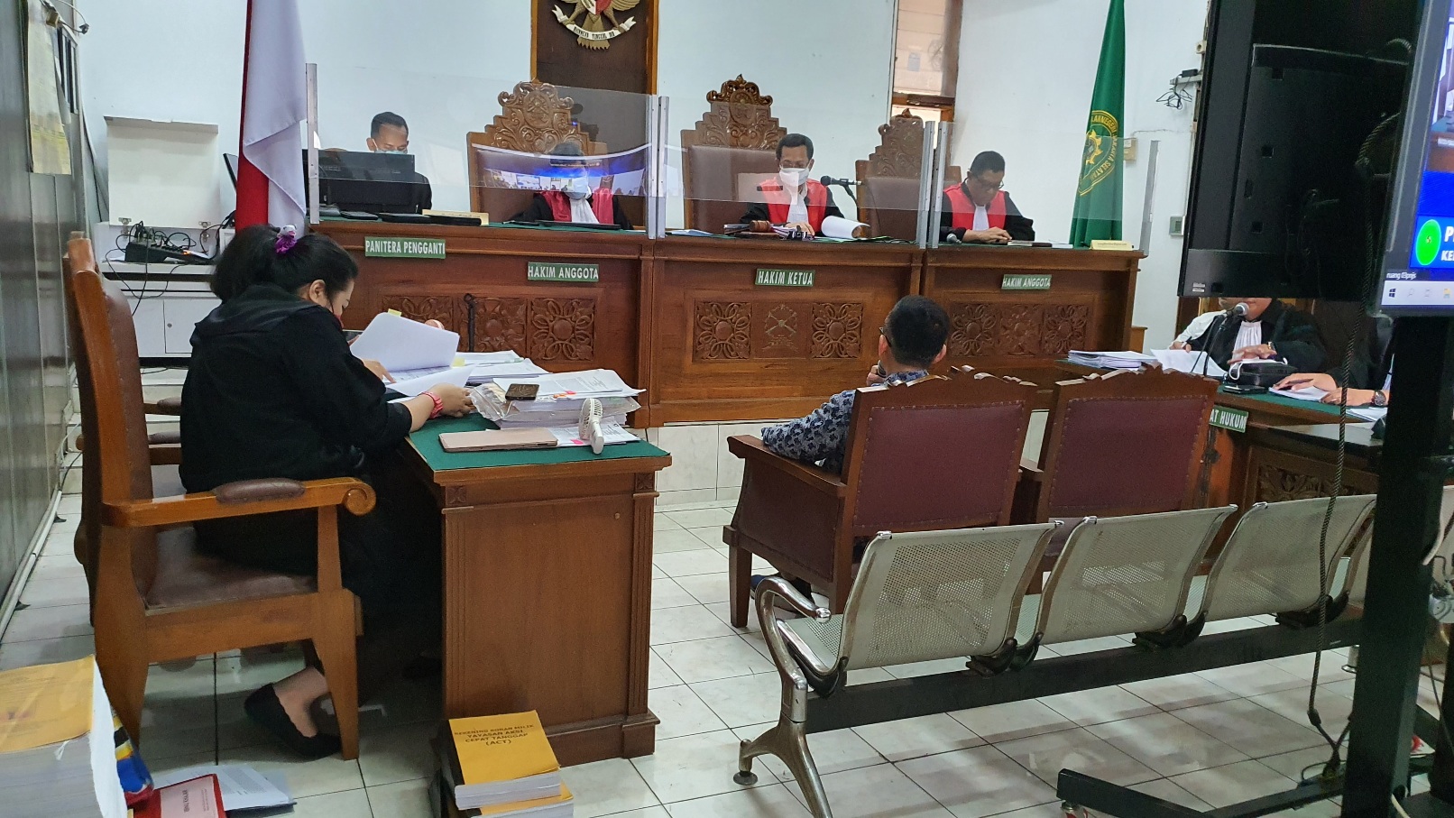 Sidang kasus penggelapan dana oleh Yayasan ACT dengan terdakwa eks Presiden ACT Ahyudin. 