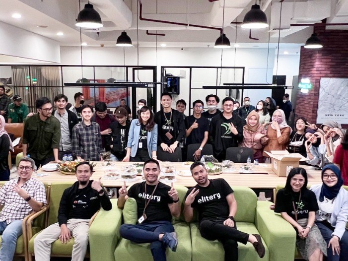 Dengan menggunakan teknologi cloud, transformasi digital dapat dilakukan dengan cepat dan dapat dengan mudah memanfaatkan teknologi terkini.