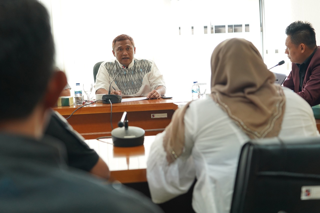 Komisi I DPRD Kota Bogor menerima pengaduan warga Kelurahan CIlendek Barat, Kecamatan Bogor Barat, terkait kafe dan restoran yang tak berizi