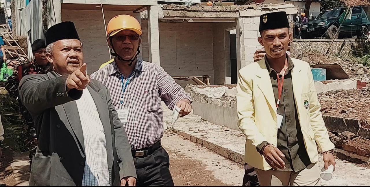 Uskup Bogor Paskalis Bruno Syukur mengunjungi Pondok Pesantren Al-Muthmainnah di Sarampad, Kecamatan Cugenang, Jabar