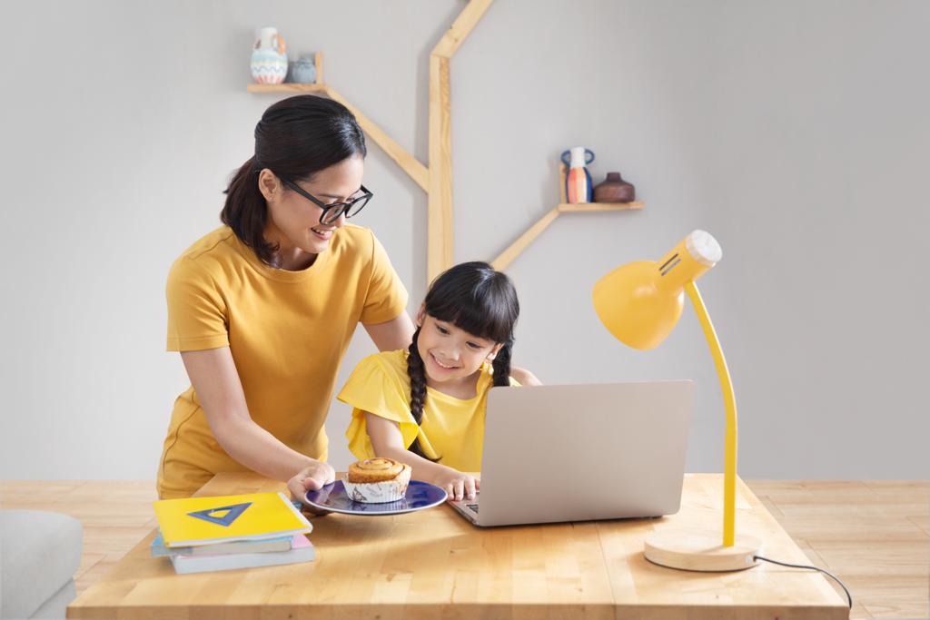 Ibu Rumah Tangga memegang peran dalam mengelola keuangan dan memenuhi nutrisi anak-anak. 